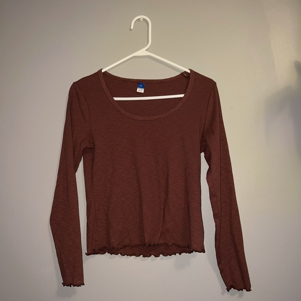 Old navy long sleeved lettuce-hemmed top